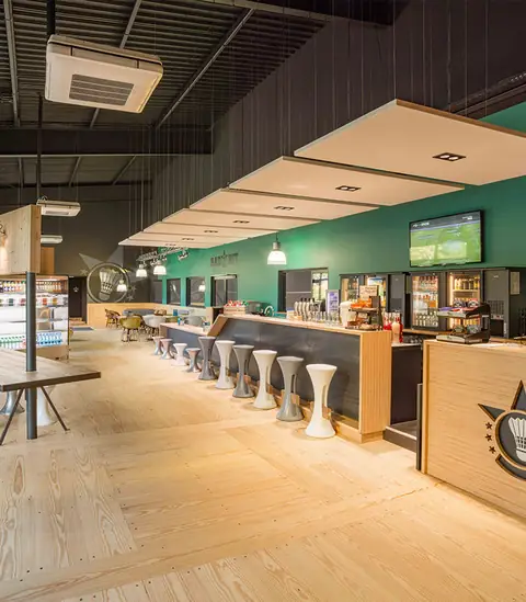 Le bar du club-house