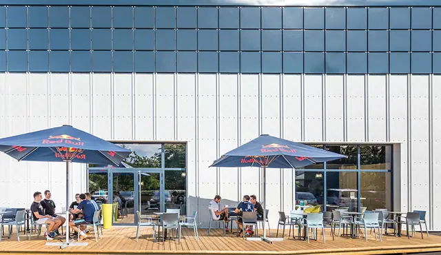 La terrasse et ses parasols